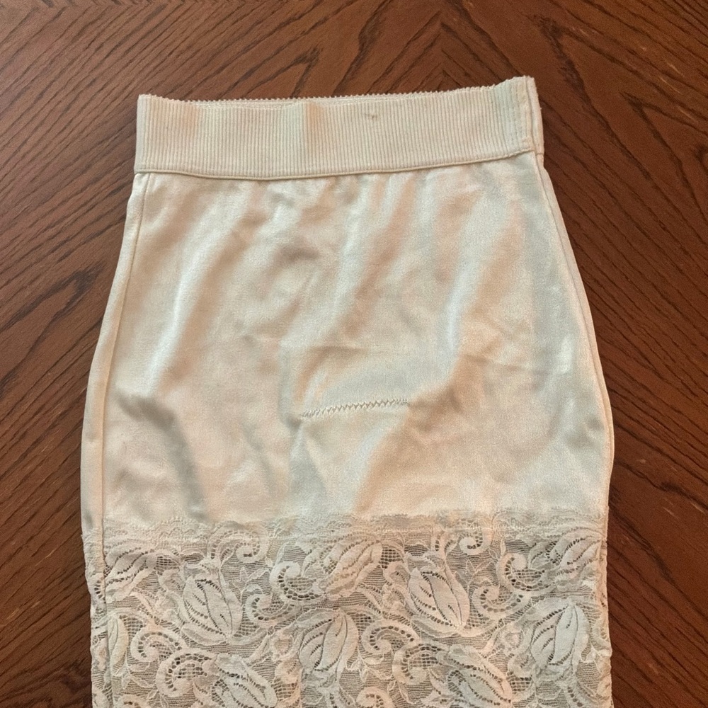 Vanity Fair Cream Lace Trim Half Slip